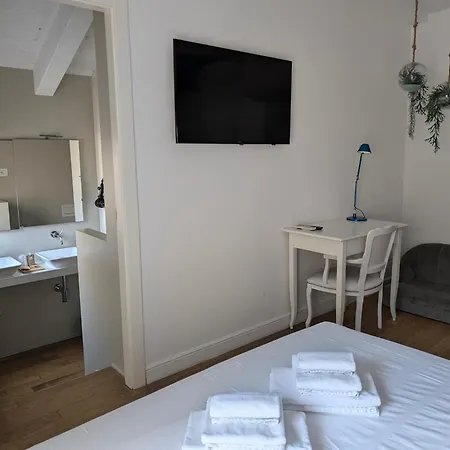 Cosmopolitan Guest house