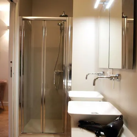 Cosmopolitan Guest house 3*